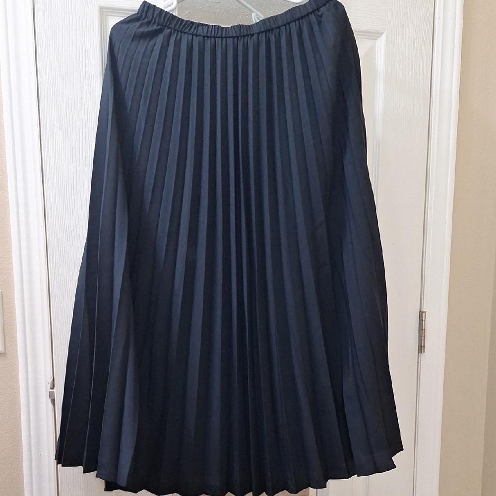 Uniqlo Dark Blue A-Line Pleated Skirt